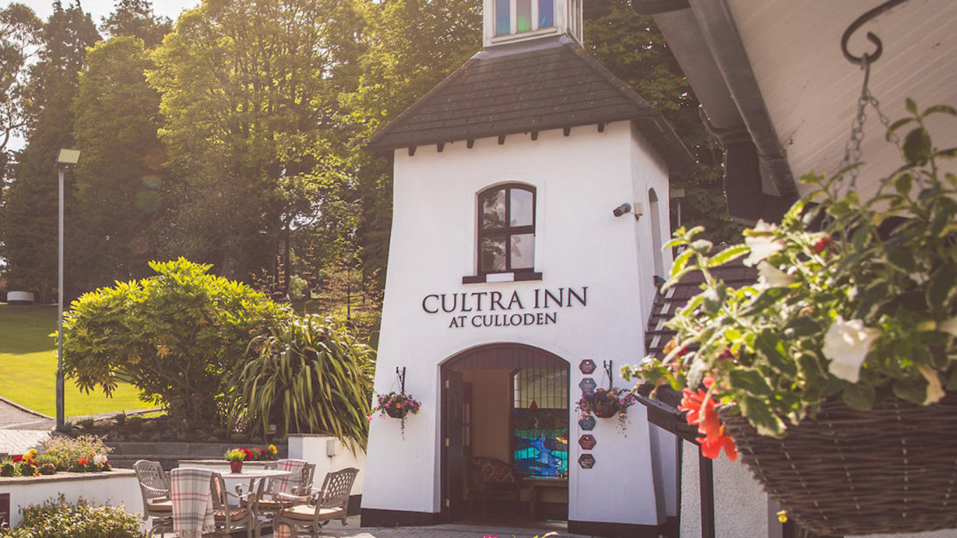 Cultra Inn Summer