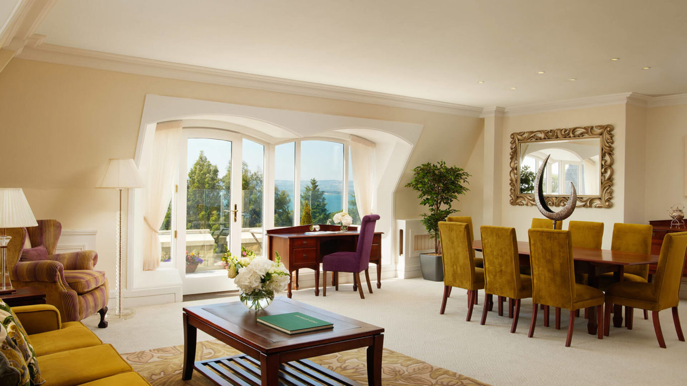 palace-suite-lounge-1